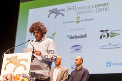 63a Festa de L'Esport Sabadell 2016 Jordi Cruz recull el premi en nom de David de la Cruz.